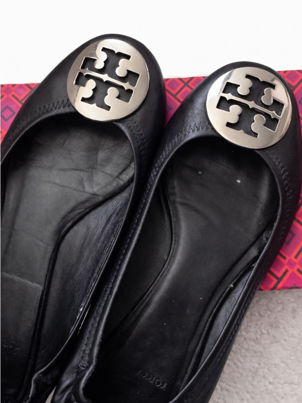 Tory Burch Black Leather Logo Round-Toe Ballet Flats - Picture 10 of 12